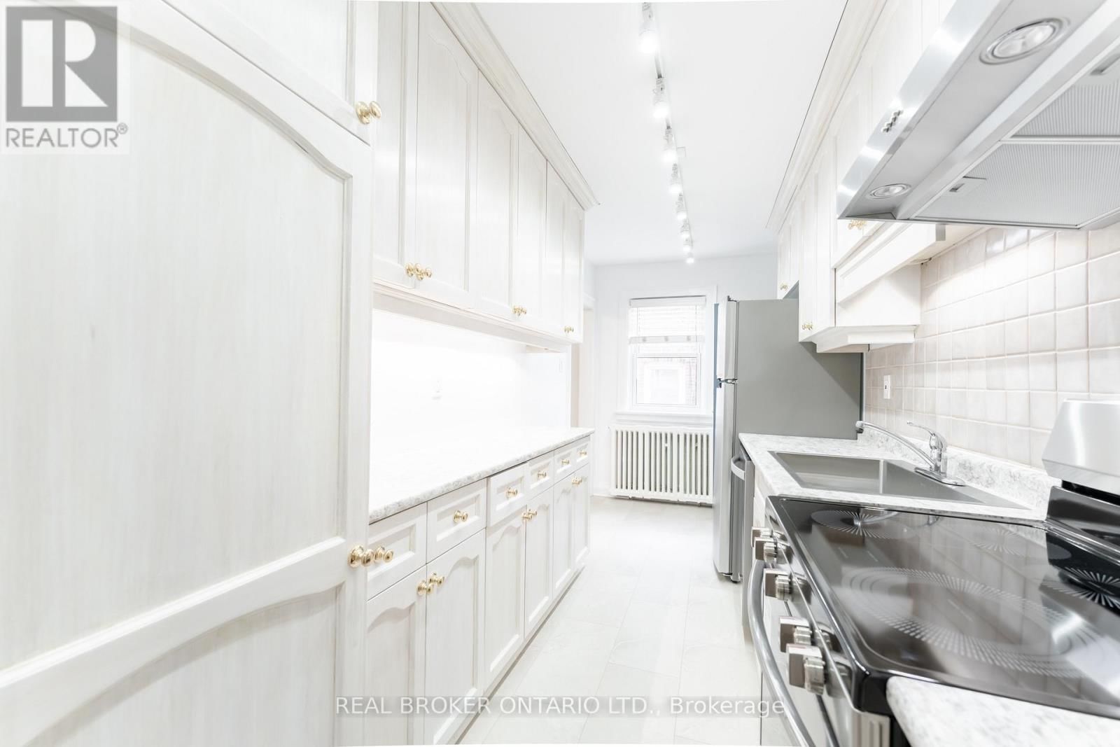 Unit 3 - 462 ORIOLE PARKWAY Image 9