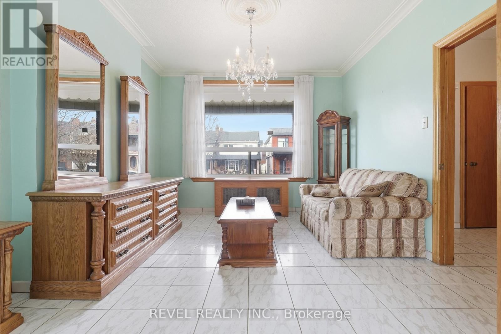 245 LAUDER AVENUE Image 9