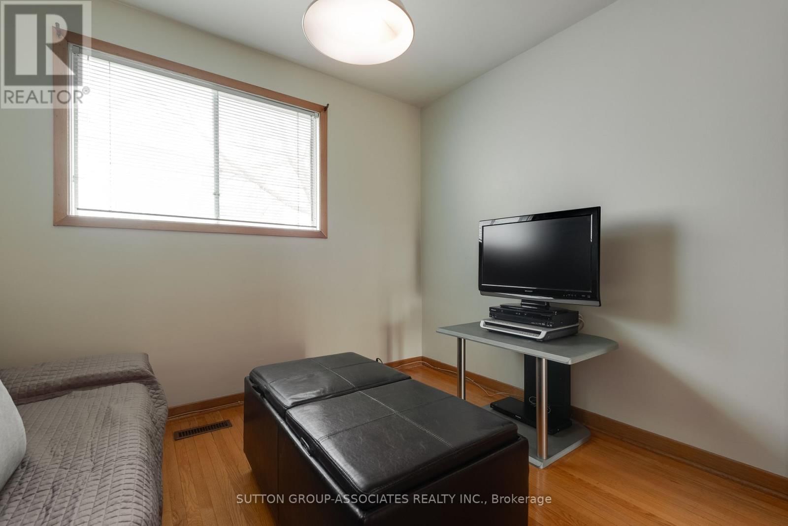 299 WYCHWOOD AVENUE Image 23