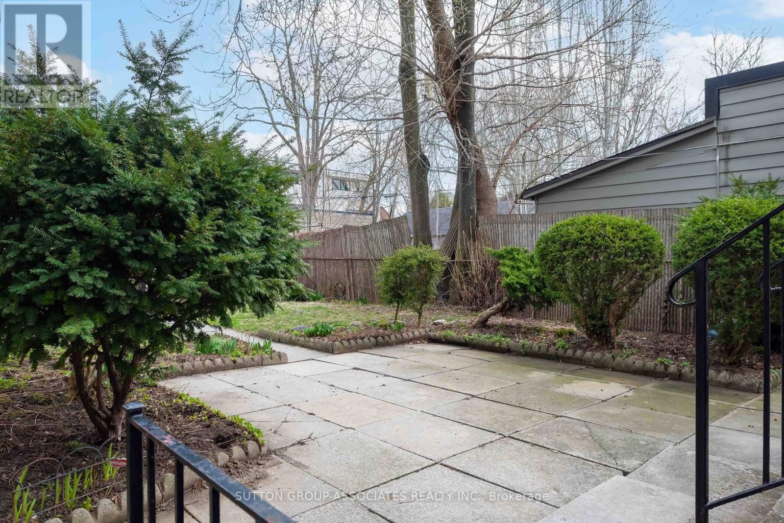 299 WYCHWOOD AVENUE Image 34