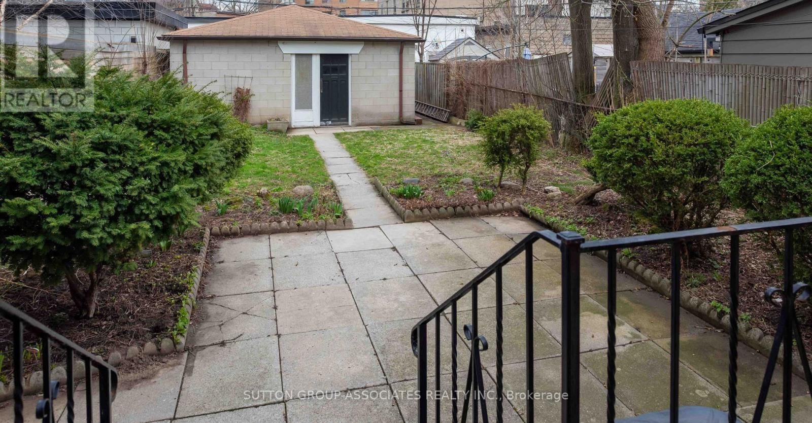 299 WYCHWOOD AVENUE Image 38