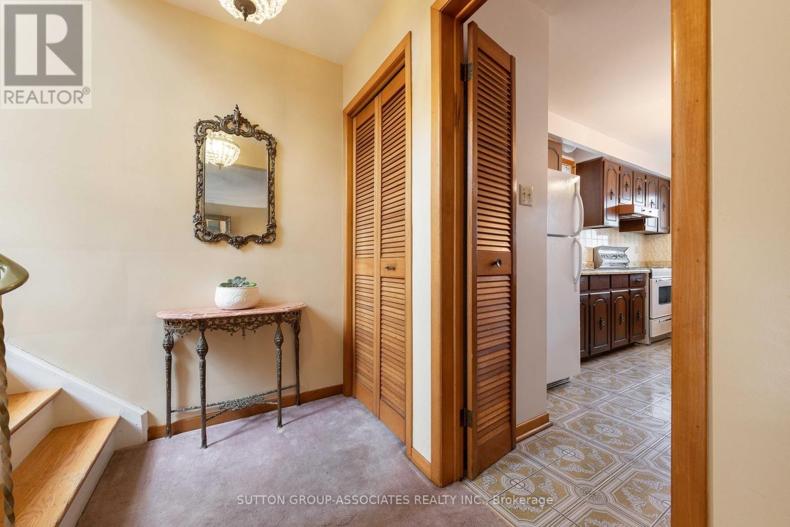 299 WYCHWOOD AVENUE Image 4