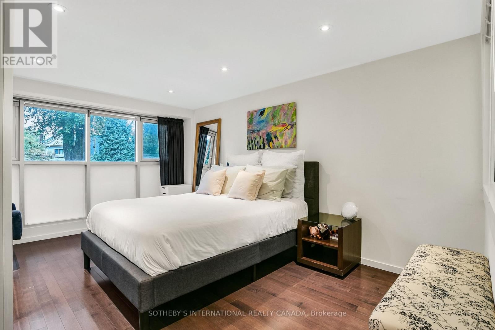 30 SWORD STREET Image 26