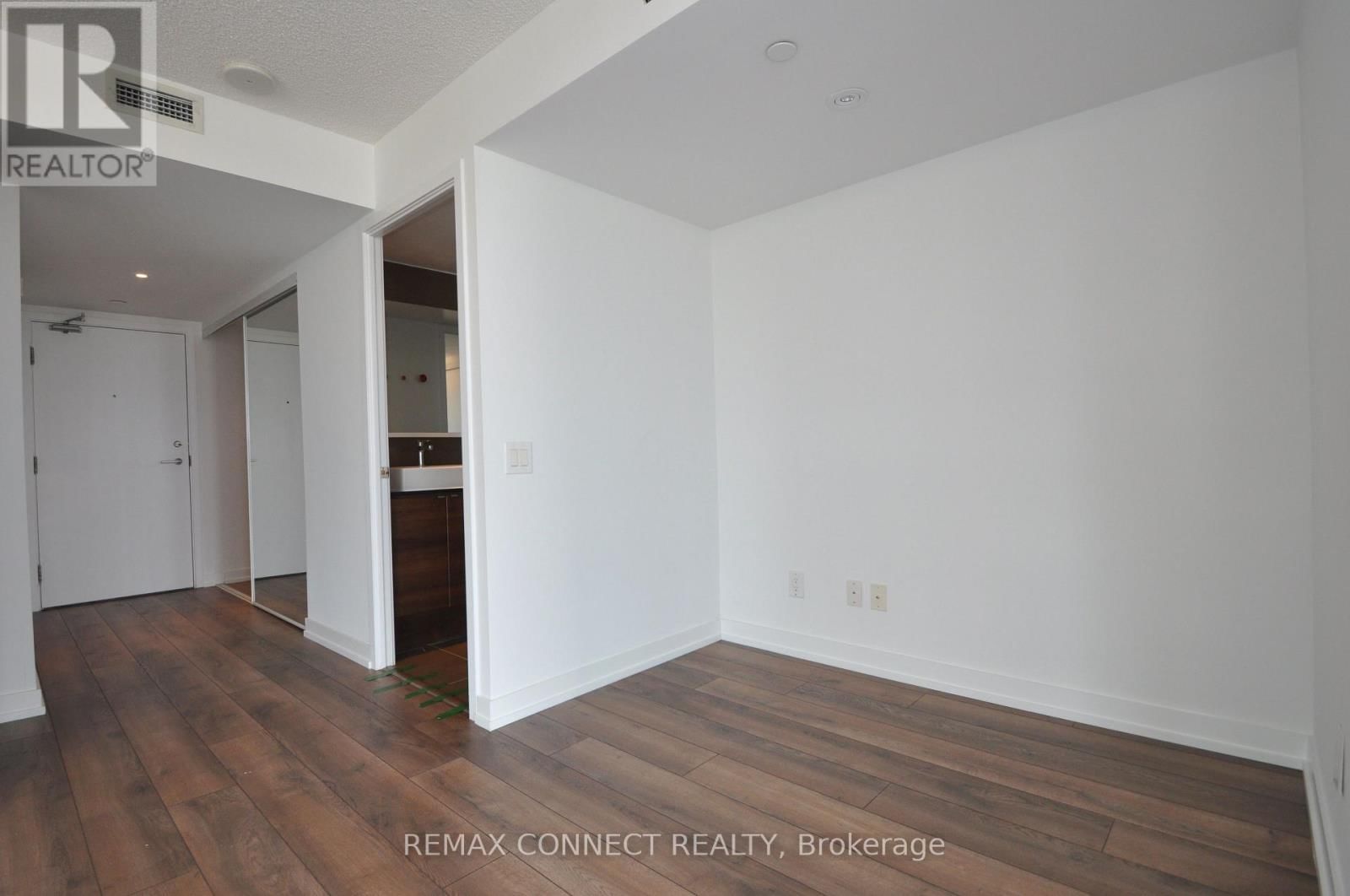 1512 - 72 ESTHER SHINER BOULEVARD Image 10