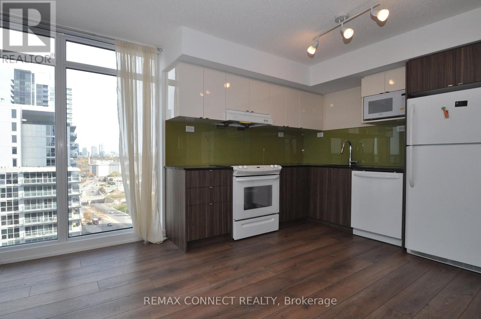 1512 - 72 ESTHER SHINER BOULEVARD Image 11