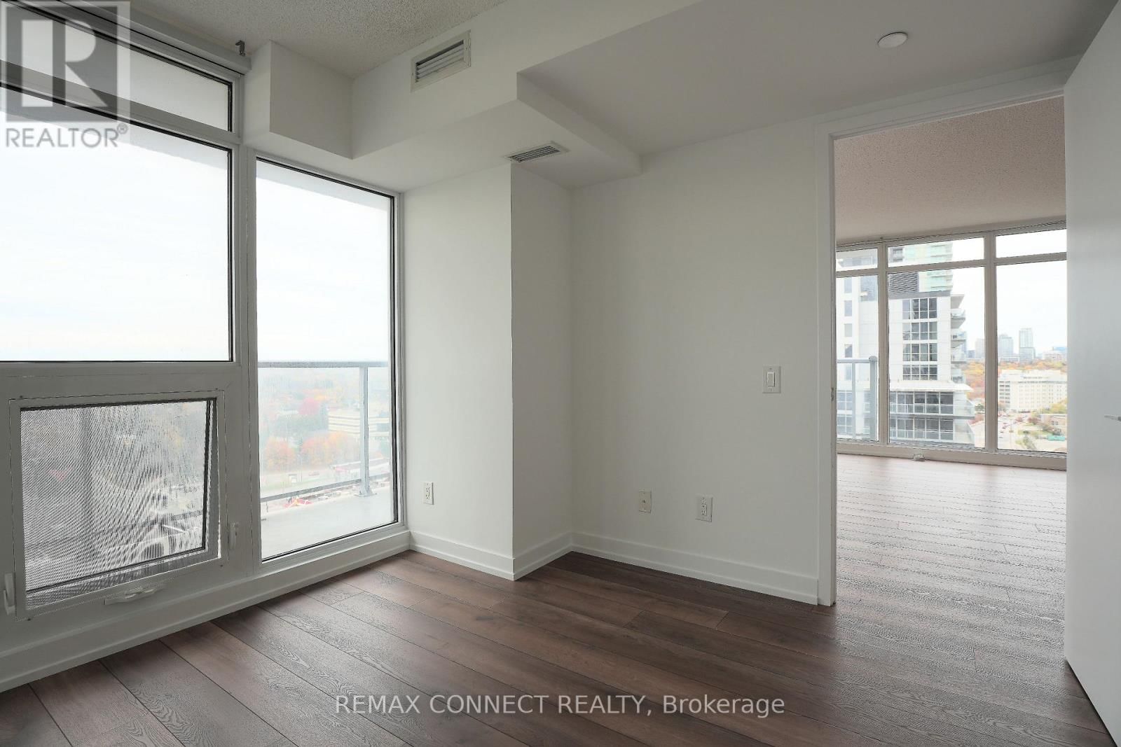 1512 - 72 ESTHER SHINER BOULEVARD Image 21