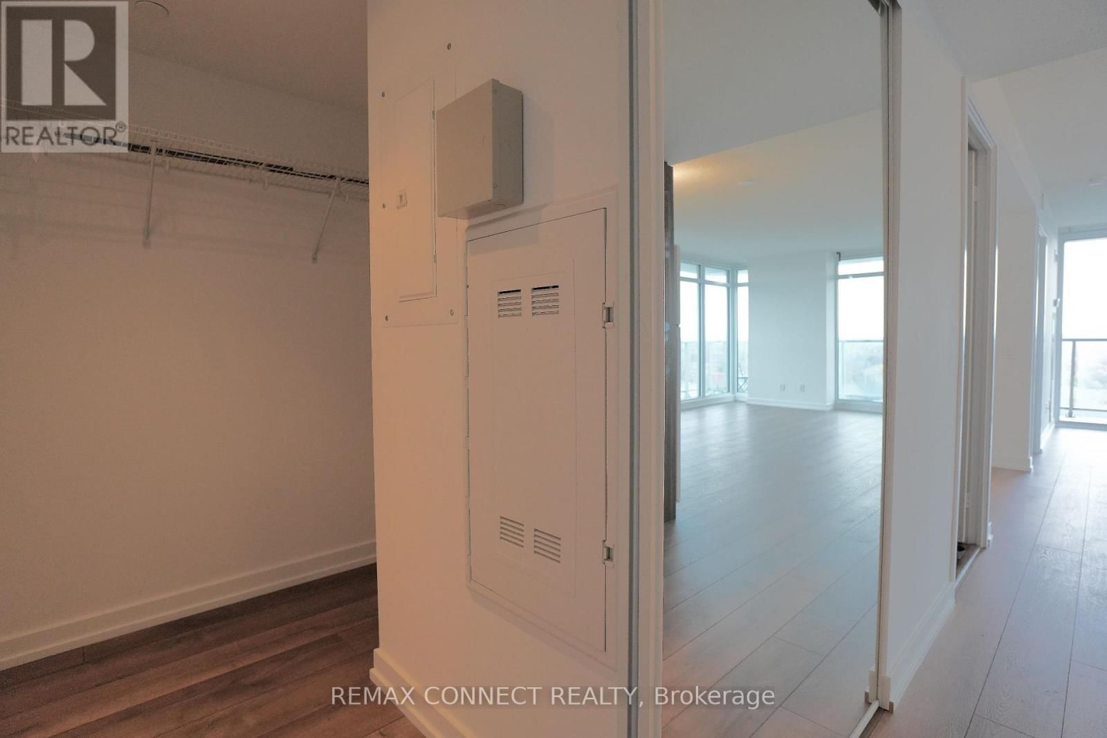 1512 - 72 ESTHER SHINER BOULEVARD Image 24