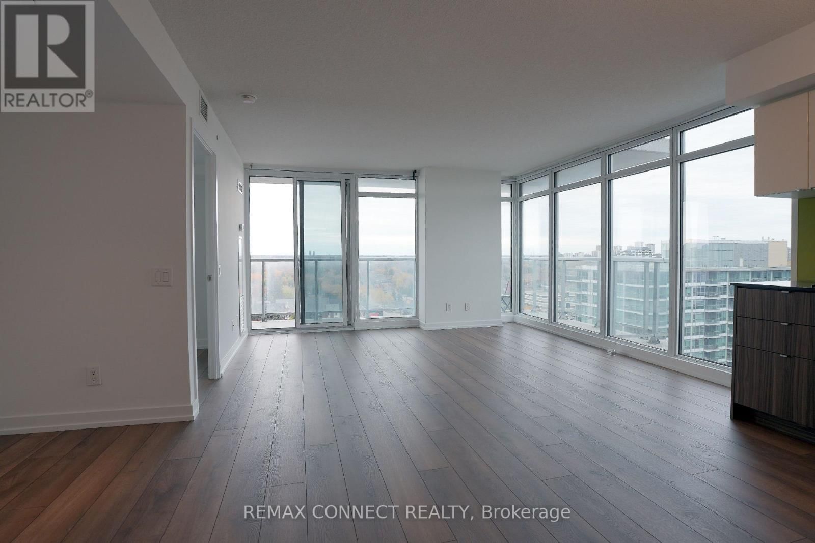 1512 - 72 ESTHER SHINER BOULEVARD Image 25