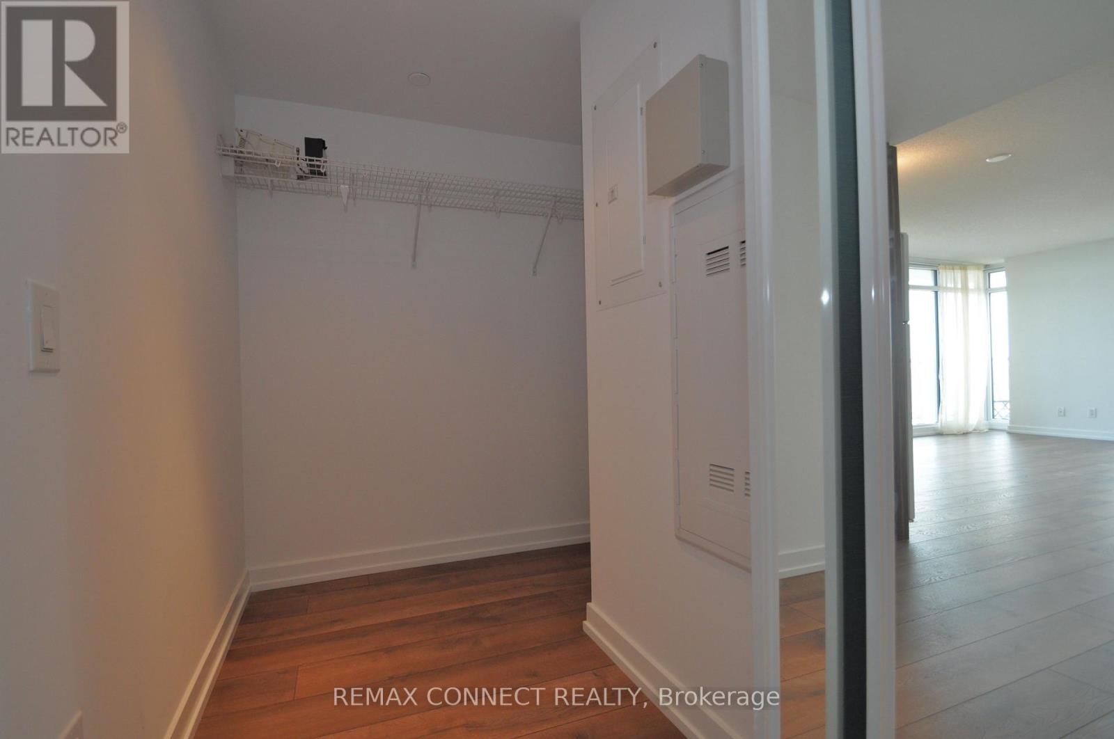 1512 - 72 ESTHER SHINER BOULEVARD Image 8