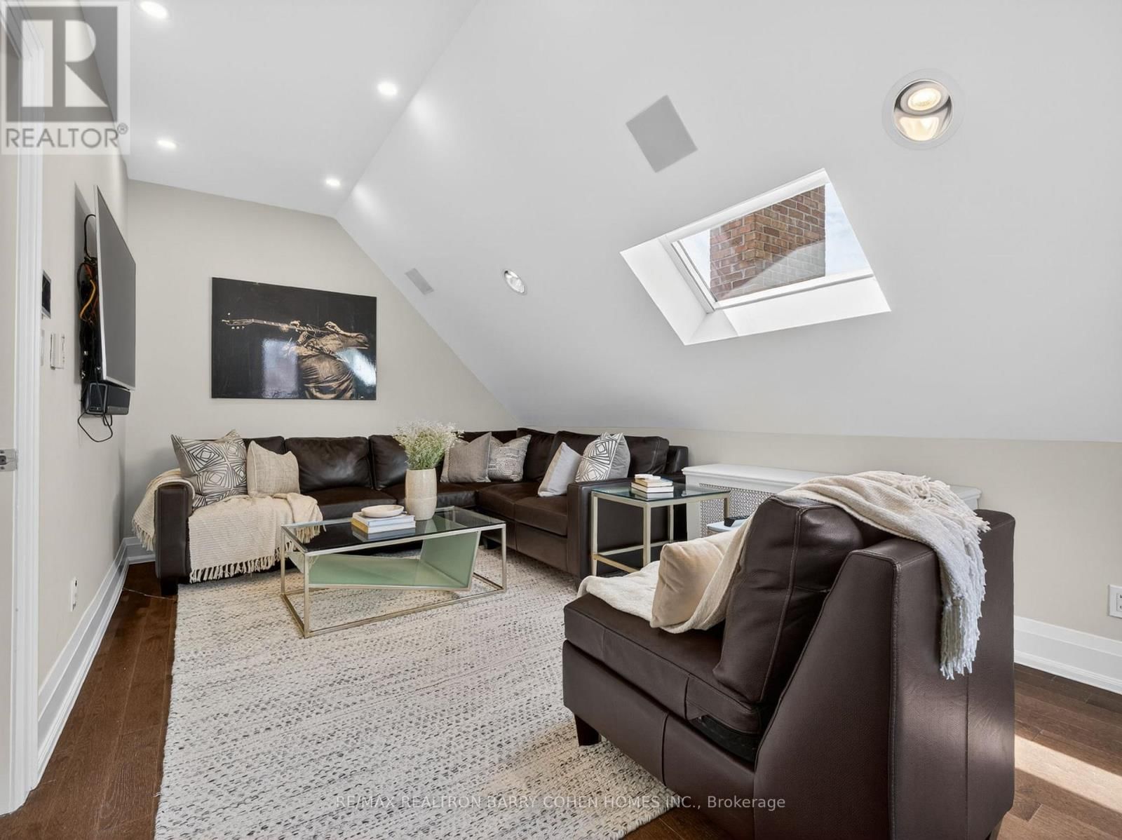 11 ORMSBY CRESCENT Image 32