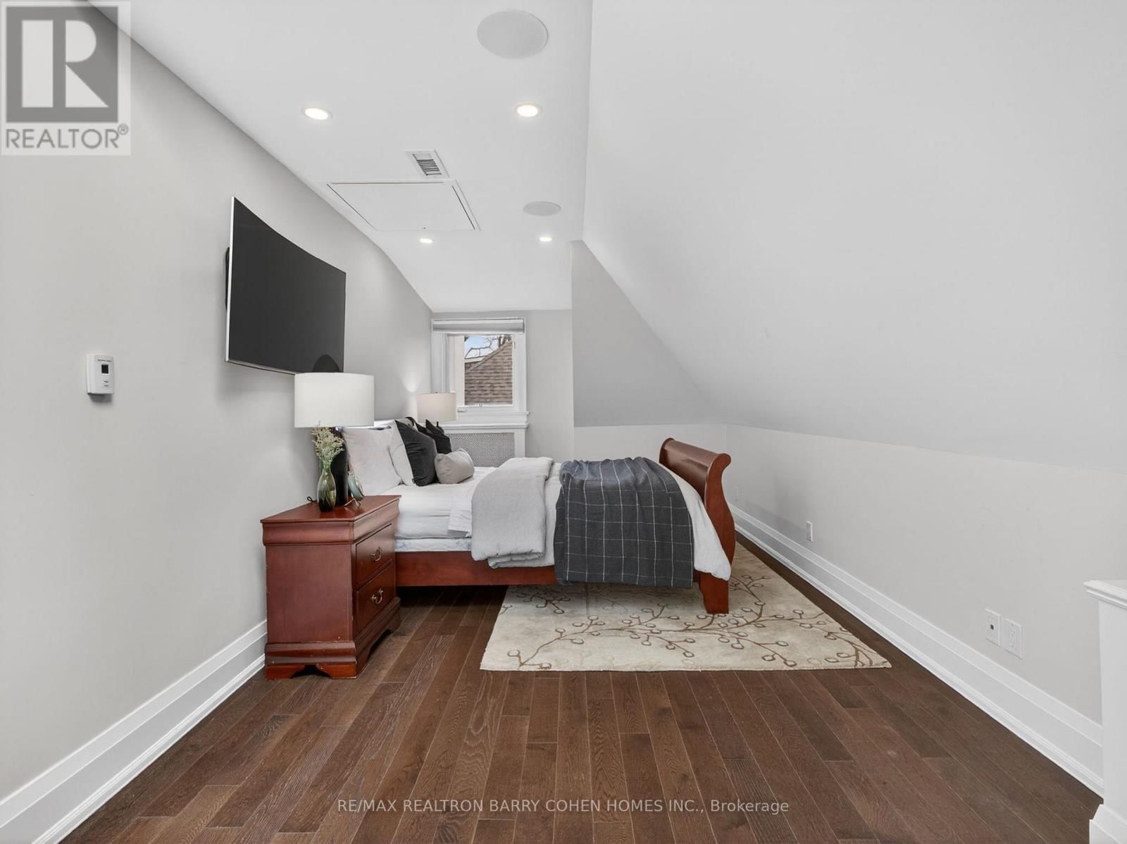 11 ORMSBY CRESCENT Image 34