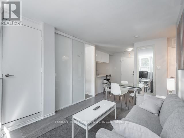 202 - 105 MCCAUL STREET Image 13