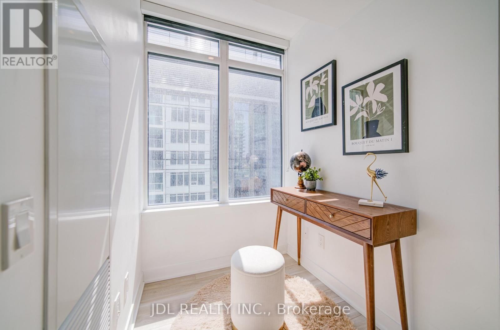 902 - 17 BATHURST STREET Image 10