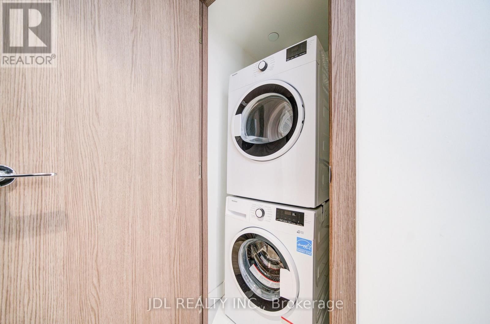 902 - 17 BATHURST STREET Image 17