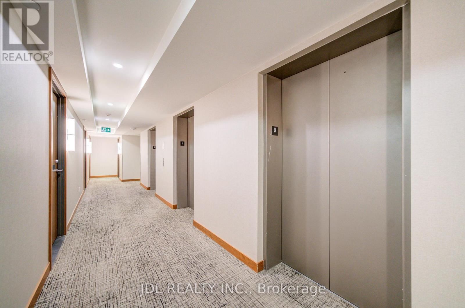 902 - 17 BATHURST STREET Image 18