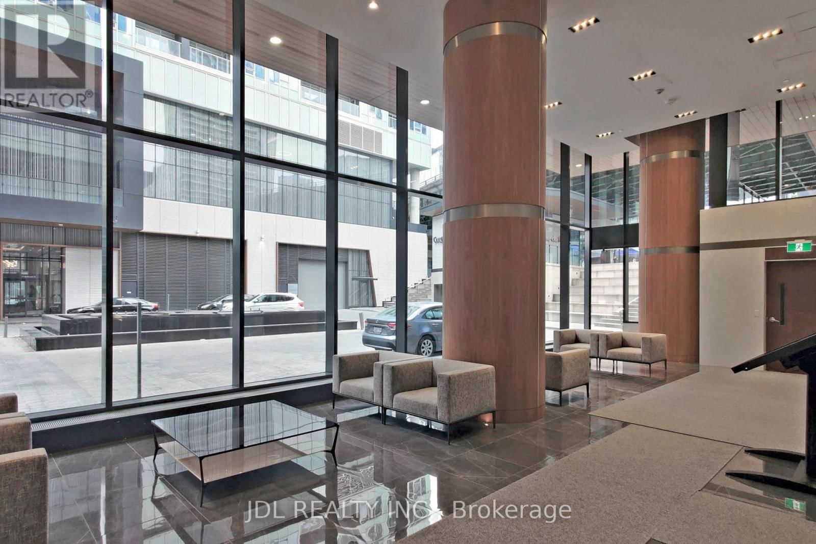 902 - 17 BATHURST STREET Image 22