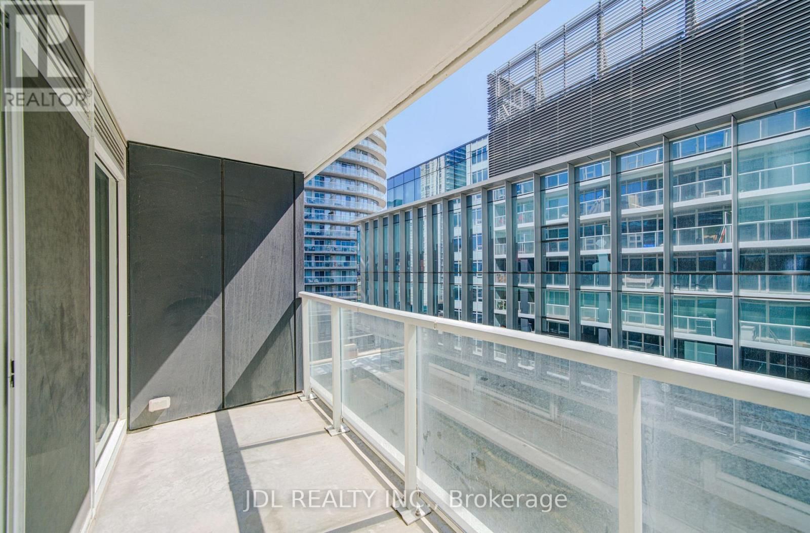 902 - 17 BATHURST STREET Image 7