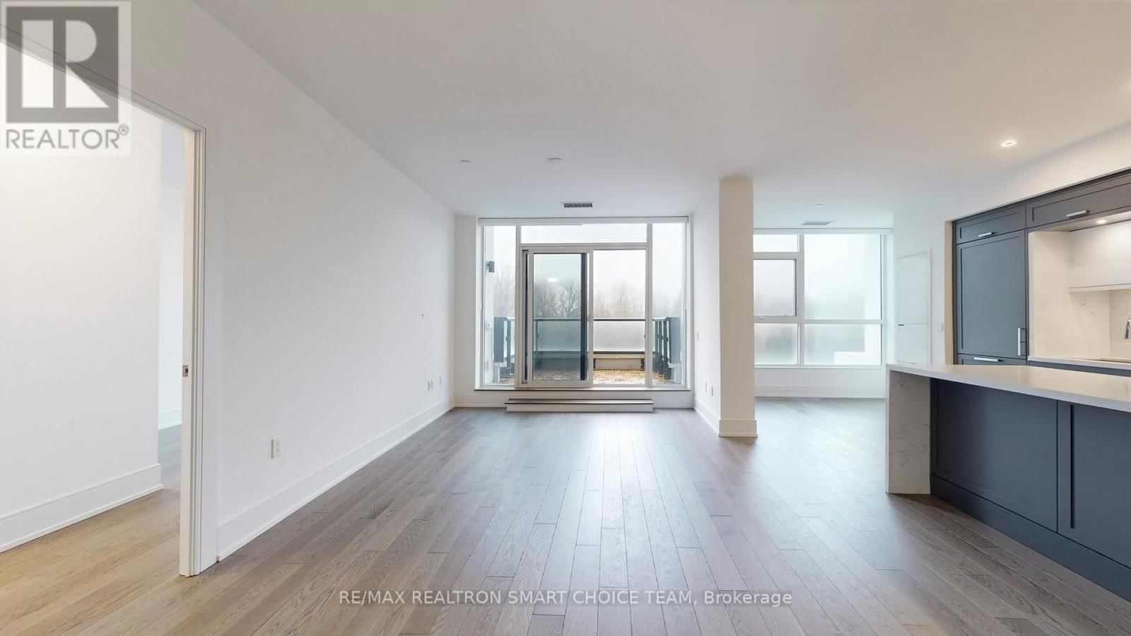 212 - 10 INN ON THE PARK DRIVE Image 13