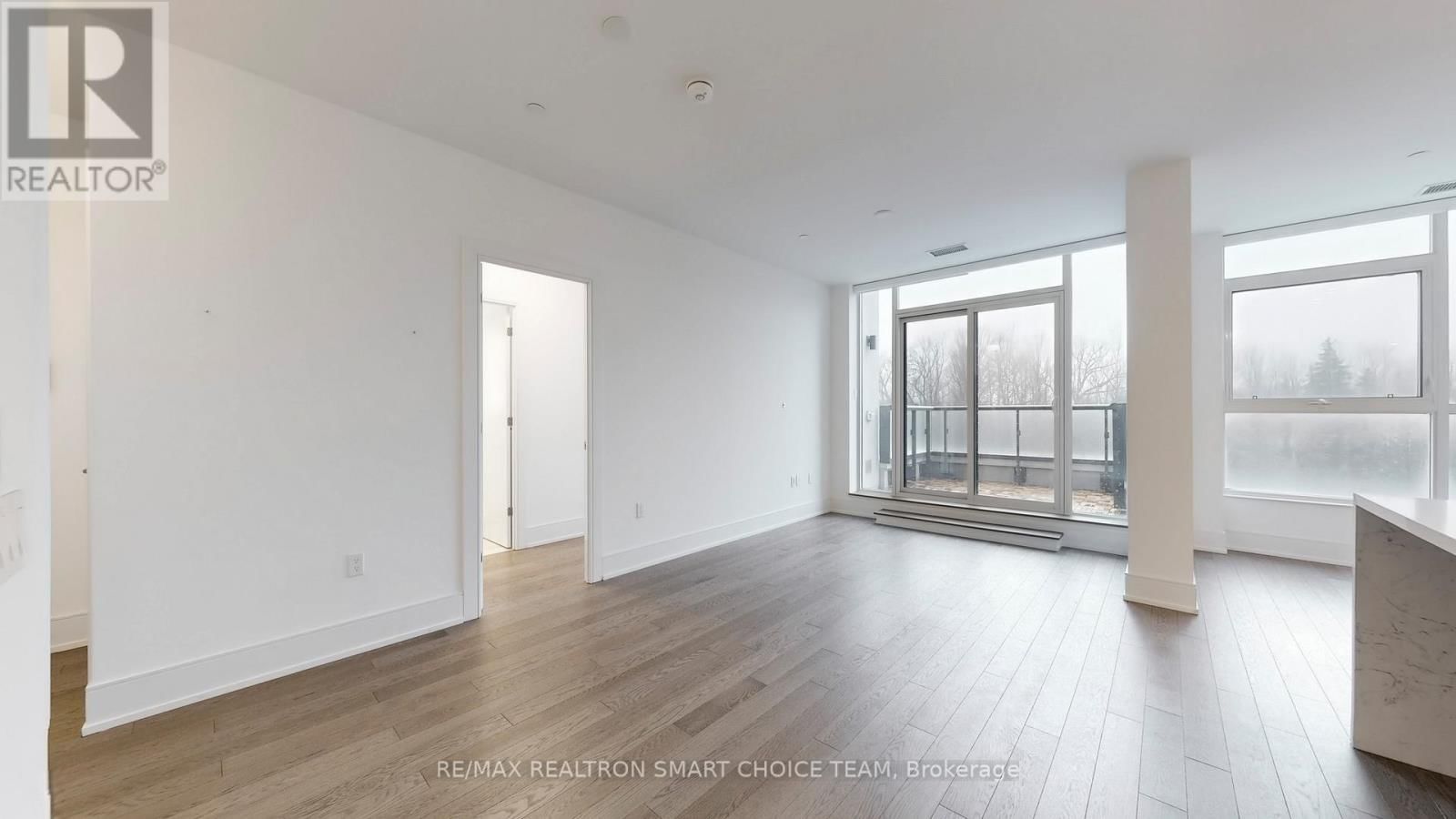 212 - 10 INN ON THE PARK DRIVE Image 14