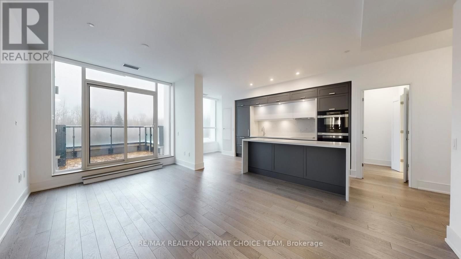 212 - 10 INN ON THE PARK DRIVE Image 15