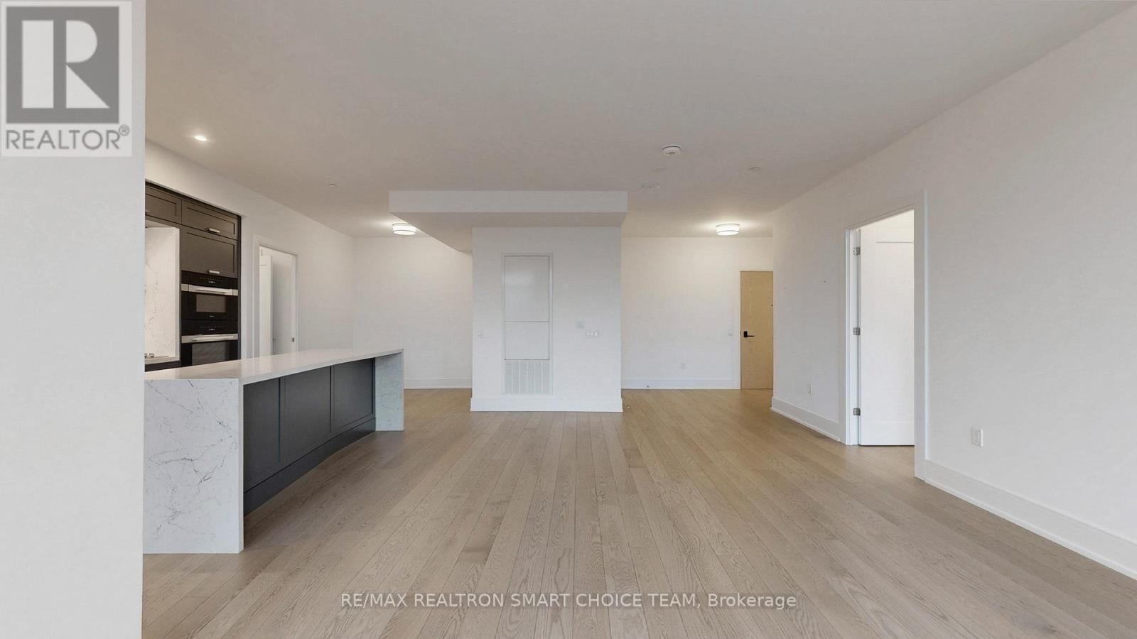 212 - 10 INN ON THE PARK DRIVE Image 19