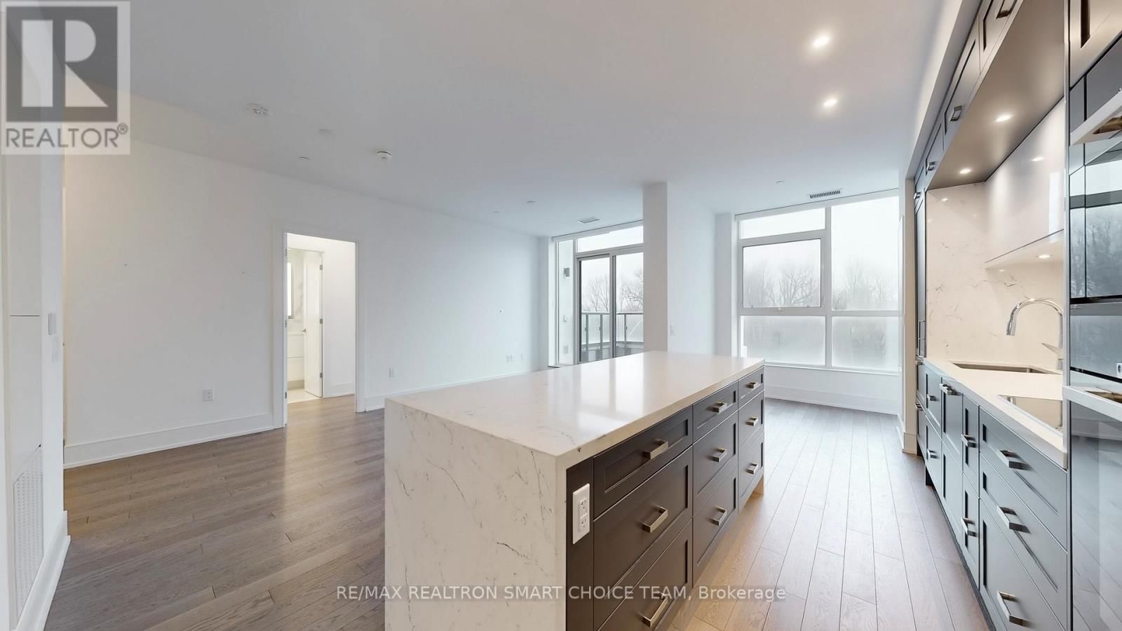 212 - 10 INN ON THE PARK DRIVE Image 20