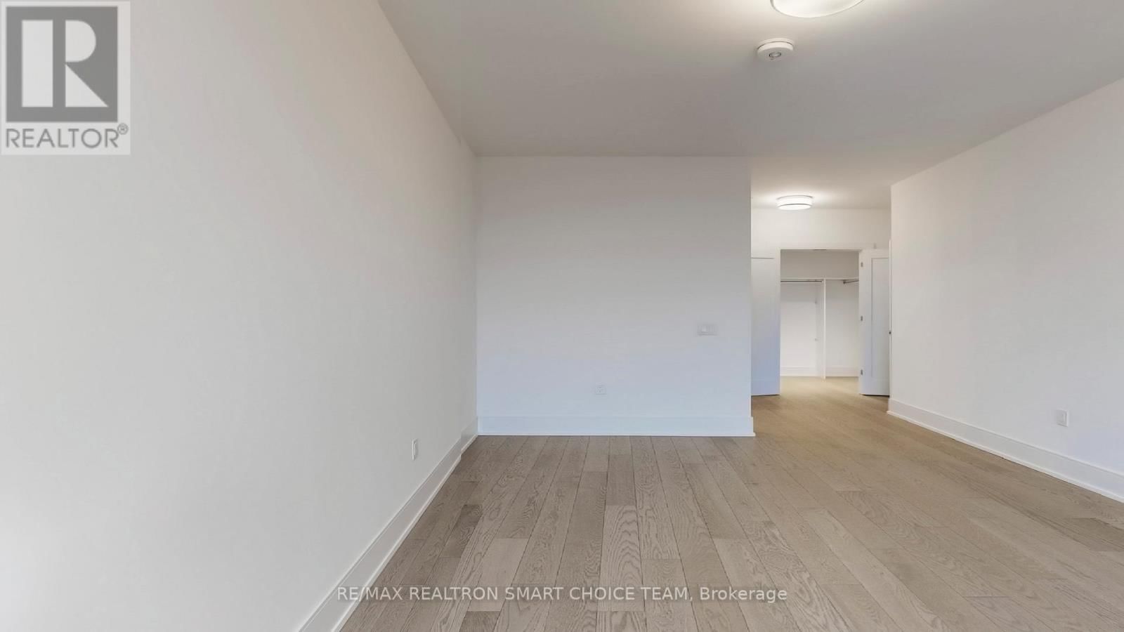 212 - 10 INN ON THE PARK DRIVE Image 29