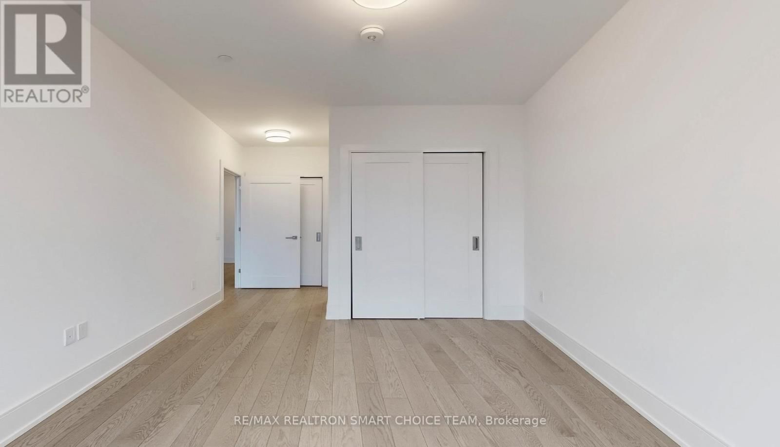 212 - 10 INN ON THE PARK DRIVE Image 34