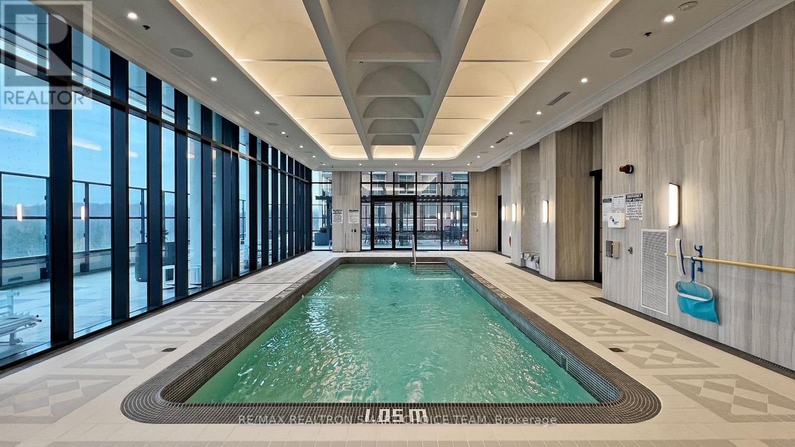 212 - 10 INN ON THE PARK DRIVE Image 37