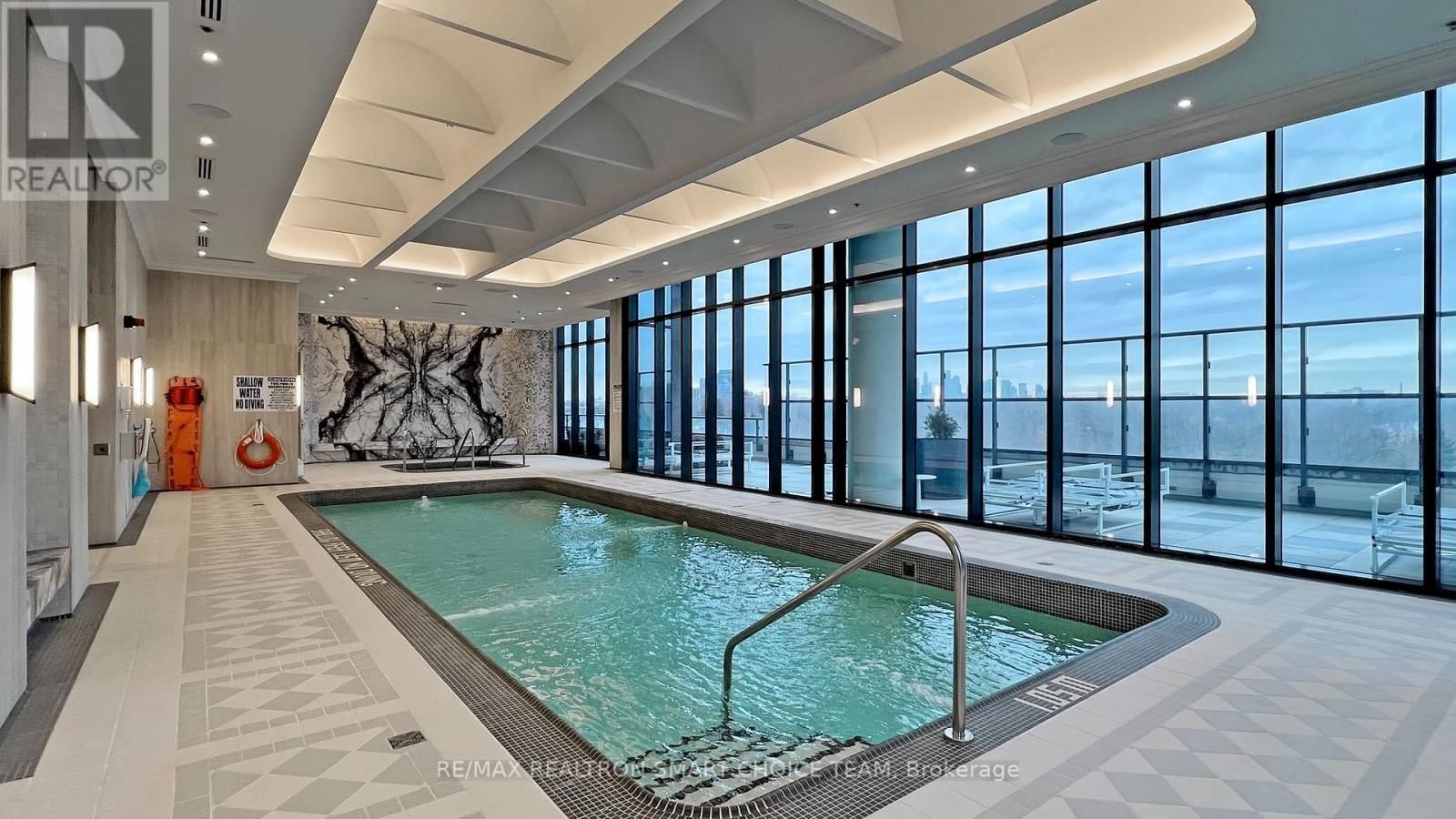 212 - 10 INN ON THE PARK DRIVE Image 38