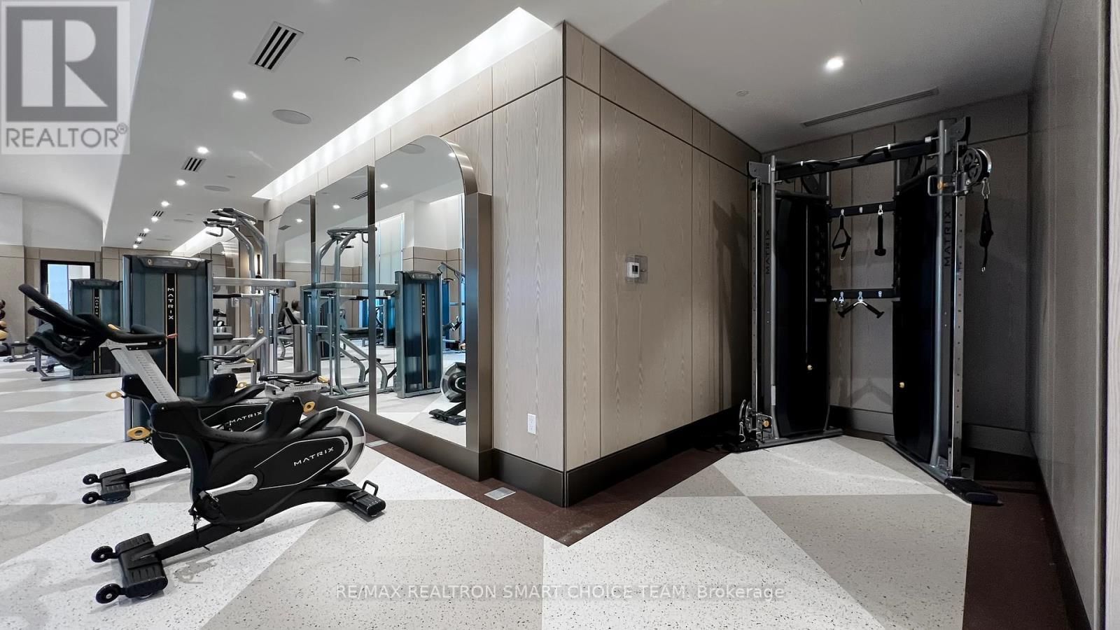 212 - 10 INN ON THE PARK DRIVE Image 46