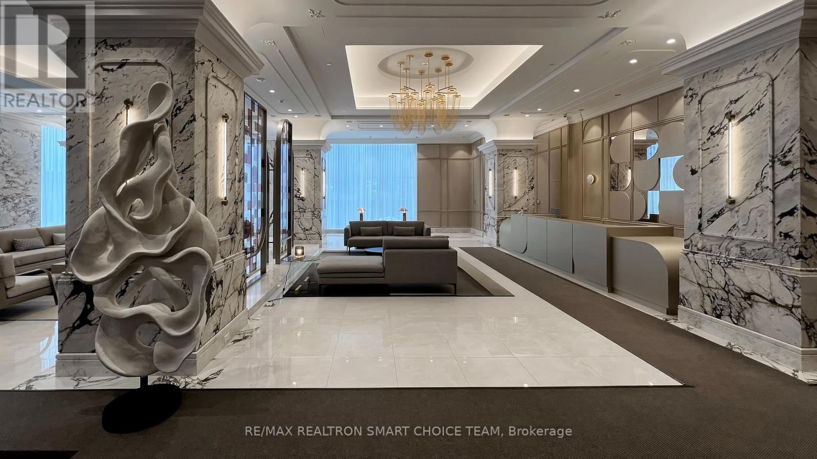 212 - 10 INN ON THE PARK DRIVE Image 5