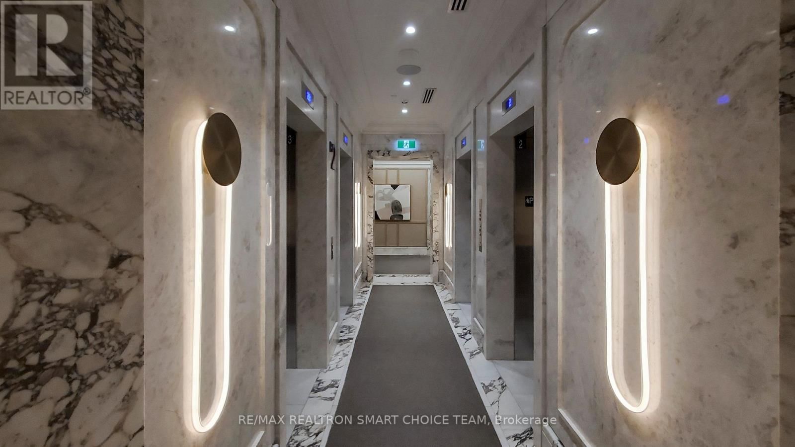 212 - 10 INN ON THE PARK DRIVE Image 6