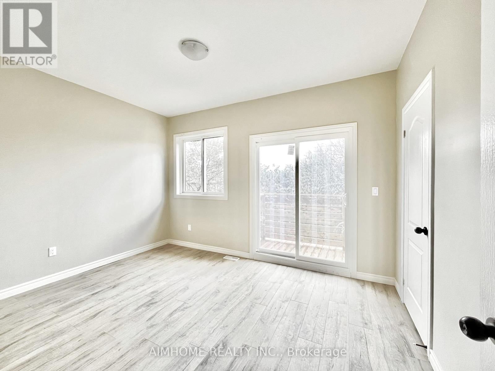 3 - 15 WADDINGTON CRESCENT Image 12