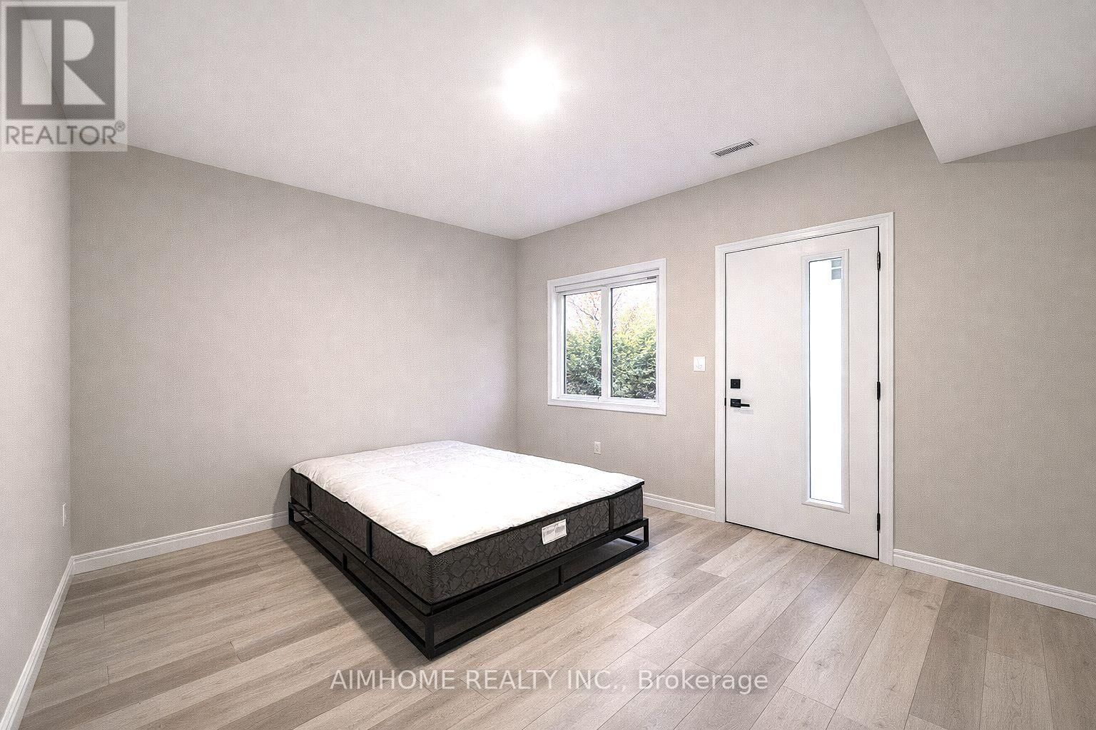 2 - 15 WADDINGTON CRESCENT Image 6