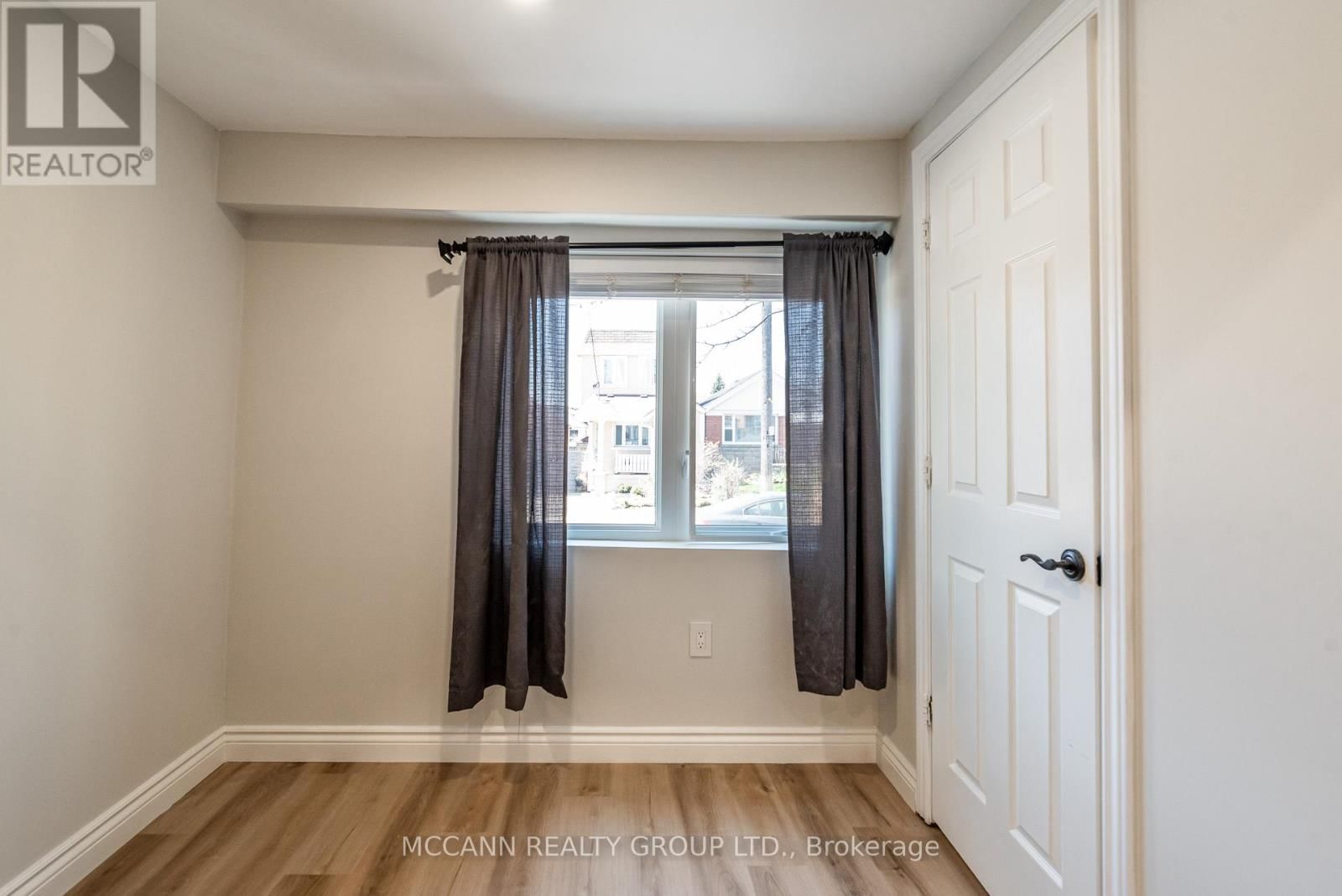 301 ROBINA AVENUE Image 11