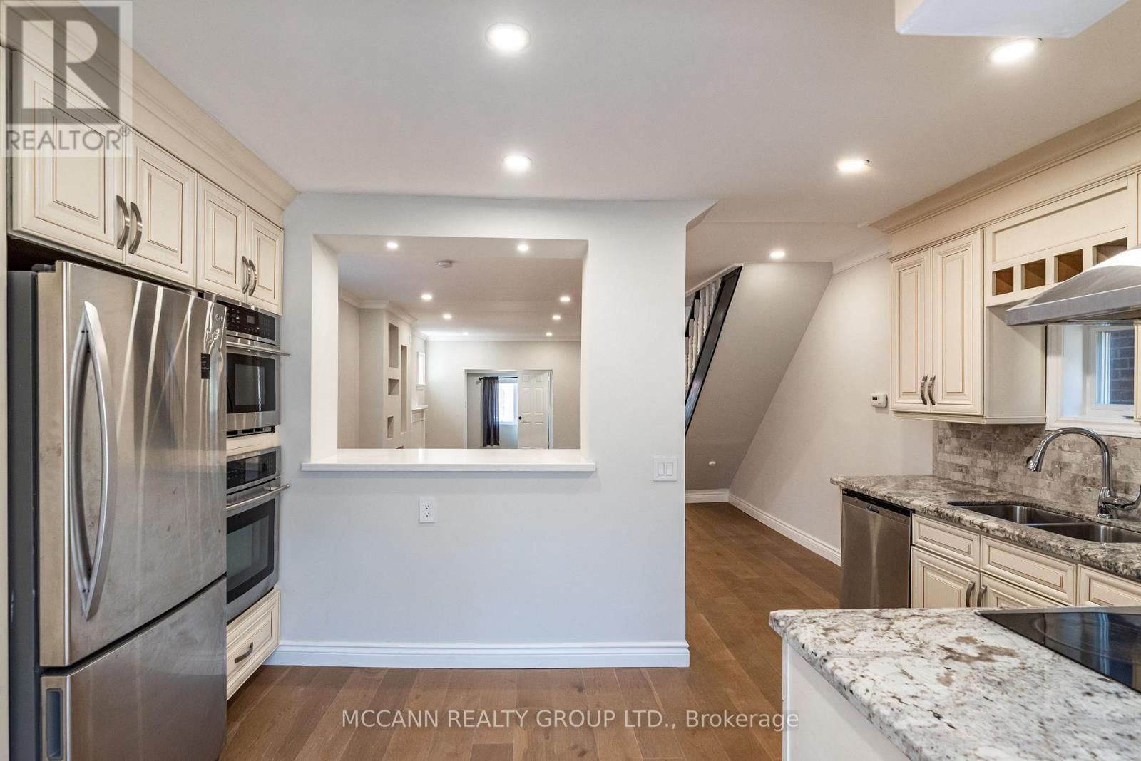 301 ROBINA AVENUE Image 17