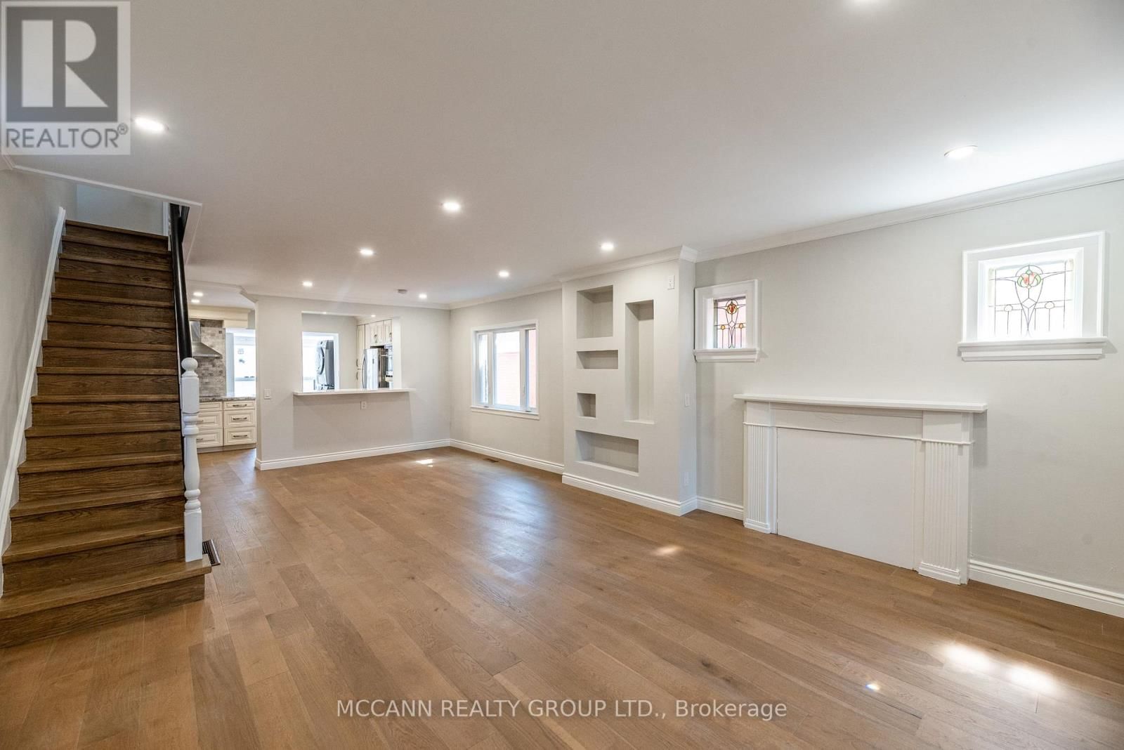 301 ROBINA AVENUE Image 4