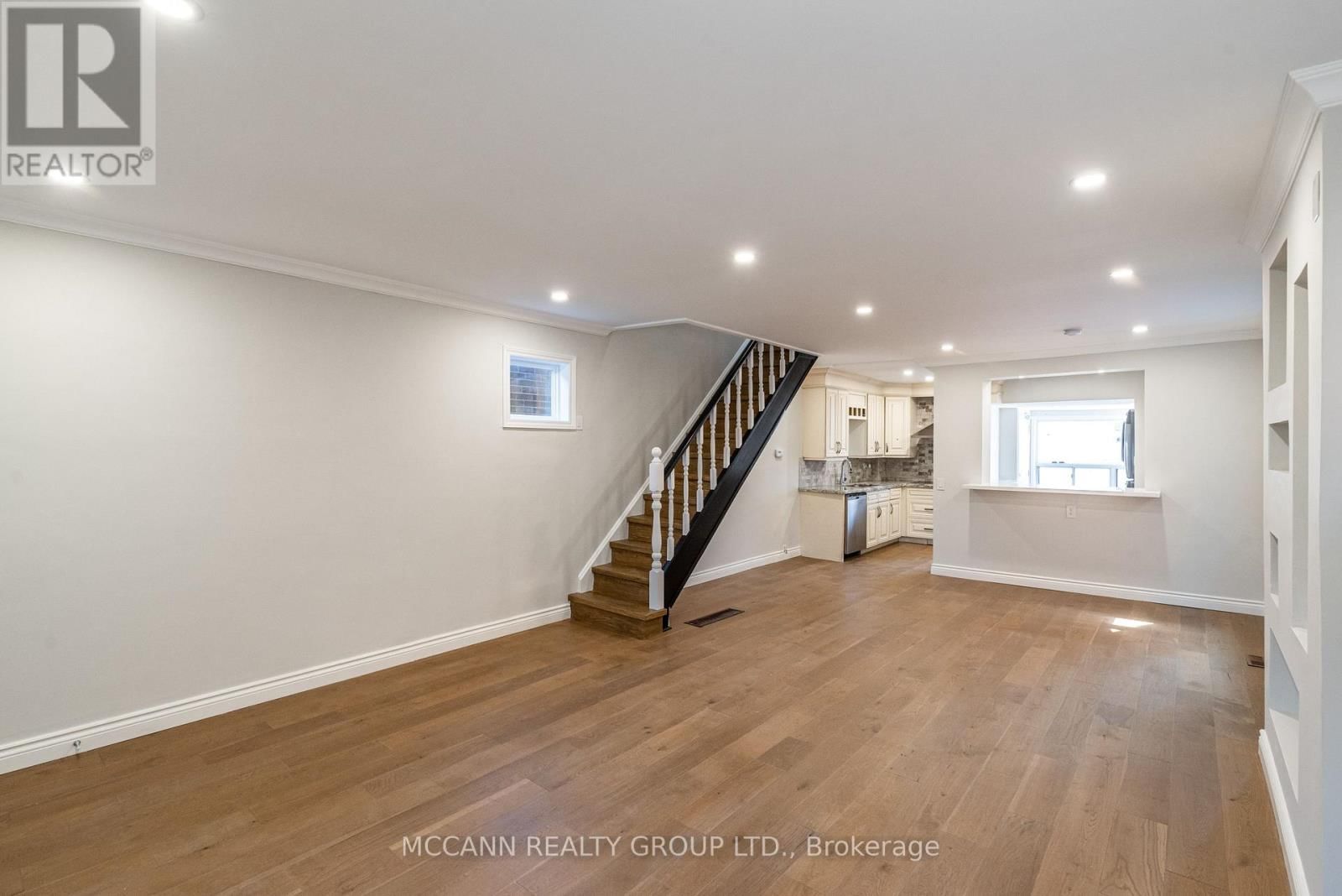 301 ROBINA AVENUE Image 7