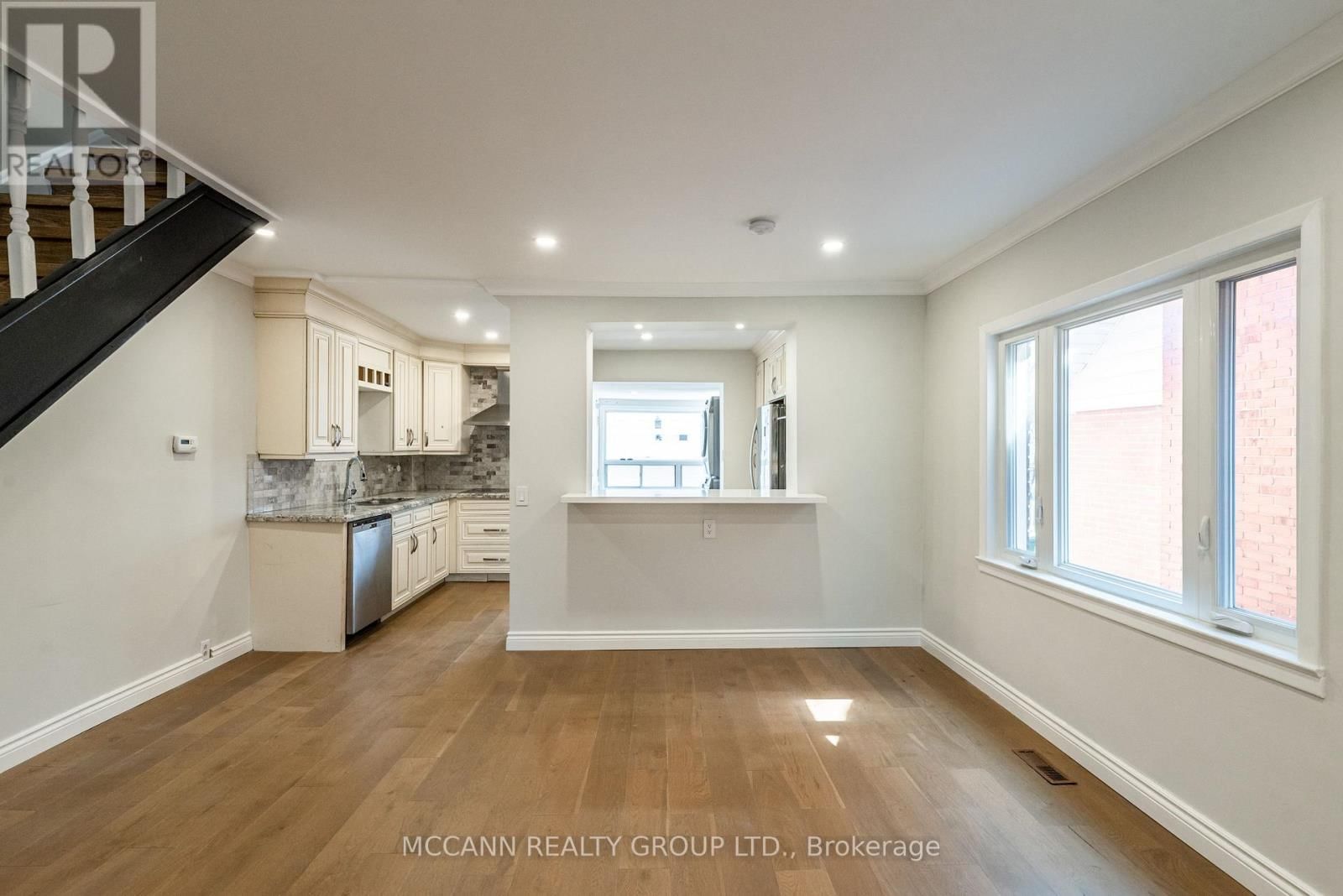 301 ROBINA AVENUE Image 8