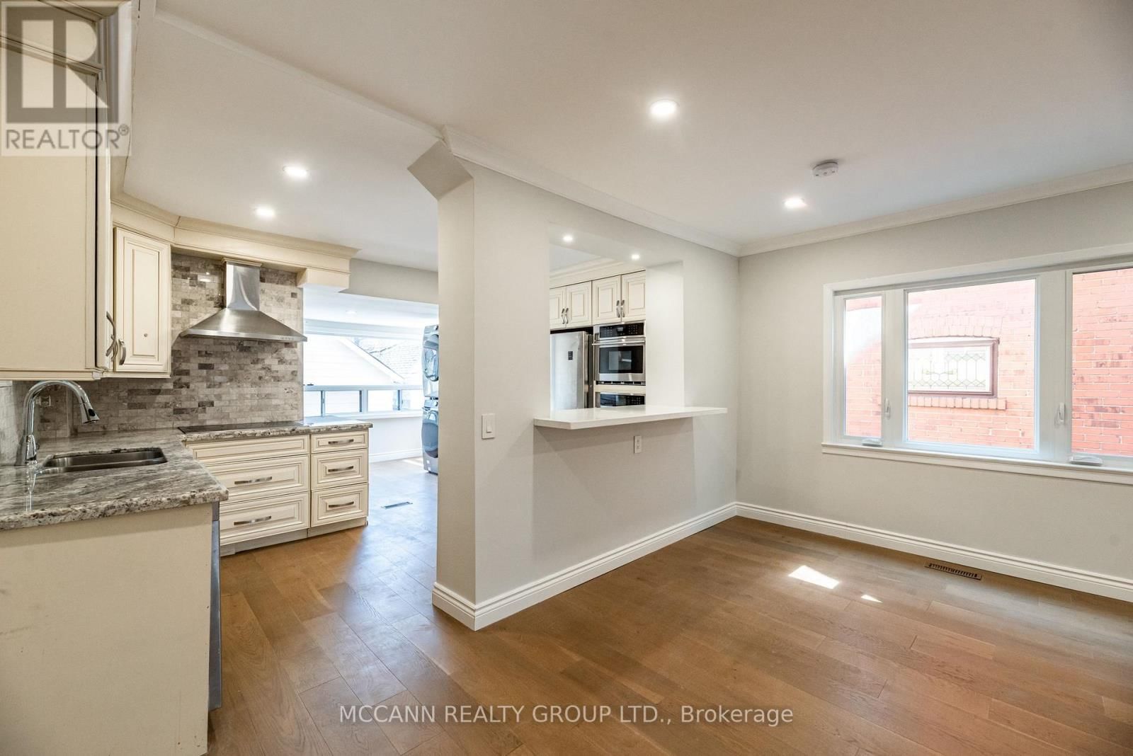 301 ROBINA AVENUE Image 9