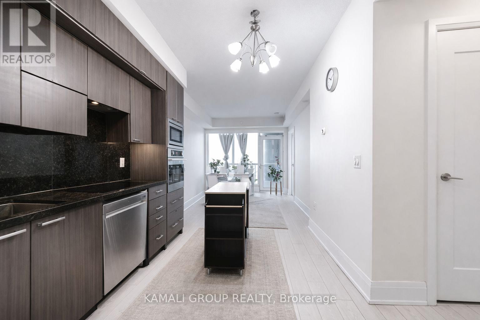 621 - 120 HARRISON GARDEN BOULEVARD Image 1