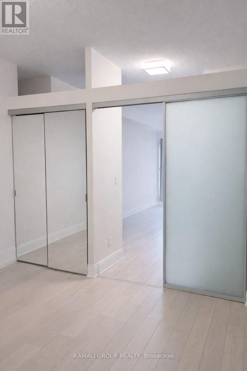 621 - 120 HARRISON GARDEN BOULEVARD Image 10