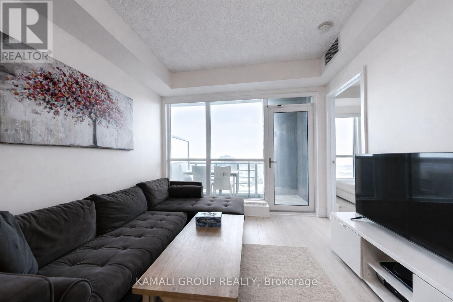 621 - 120 HARRISON GARDEN BOULEVARD Image 3