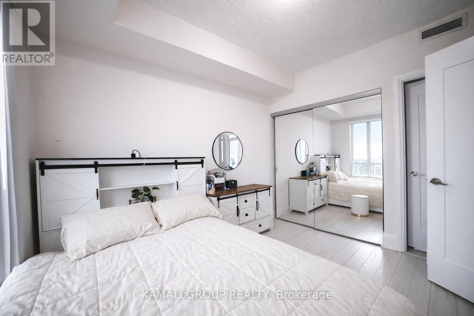 621 - 120 HARRISON GARDEN BOULEVARD Image 8