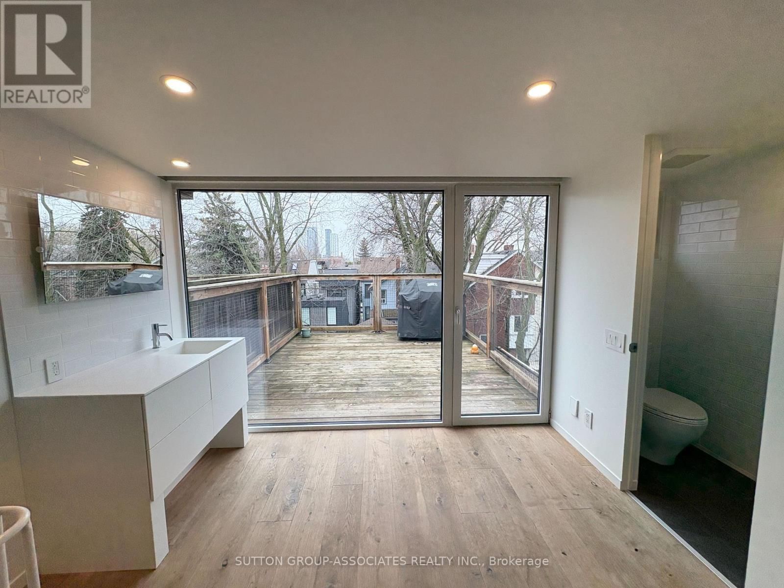 49 OLIVE AVENUE Image 20