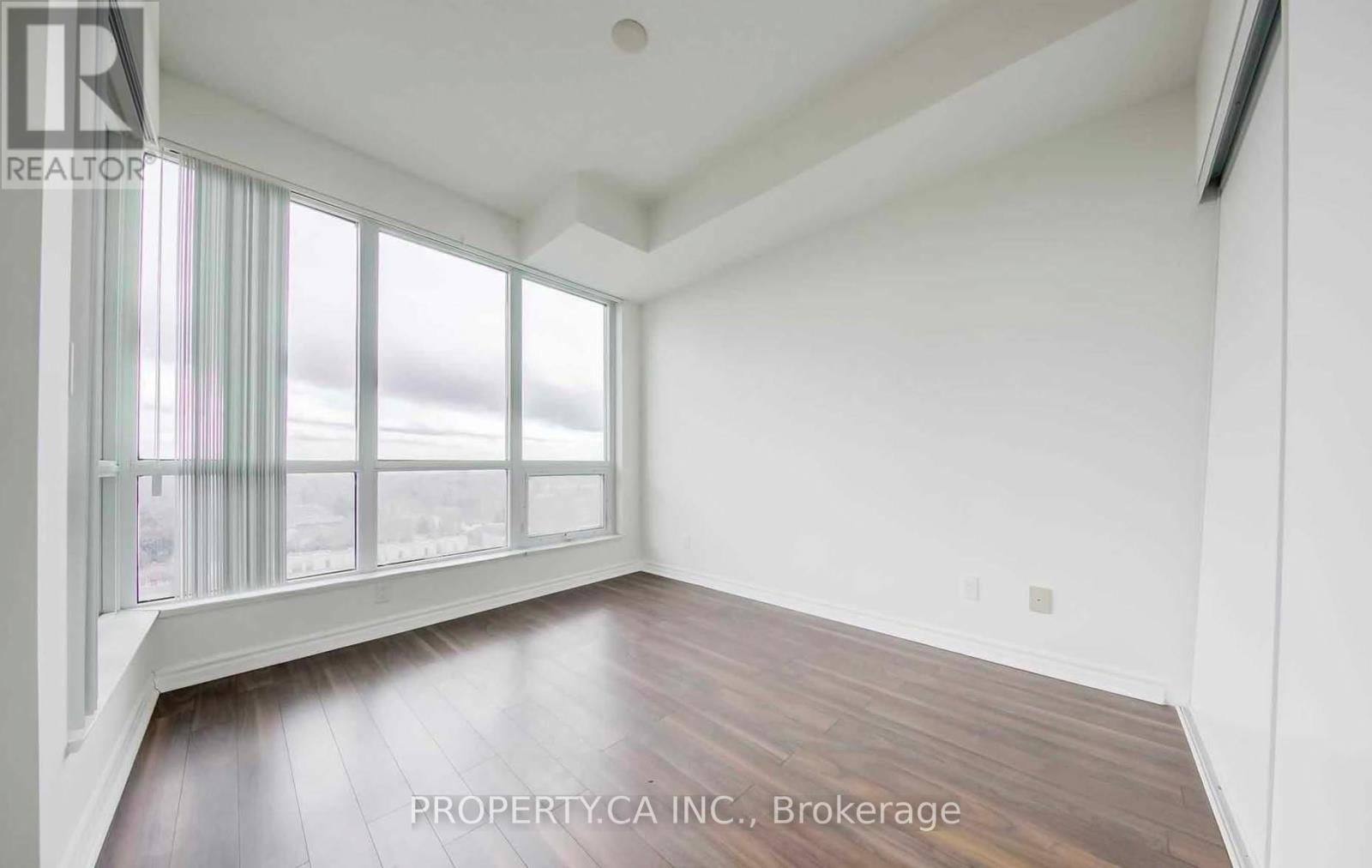 1015 - 18 HOLMES AVENUE Image 10