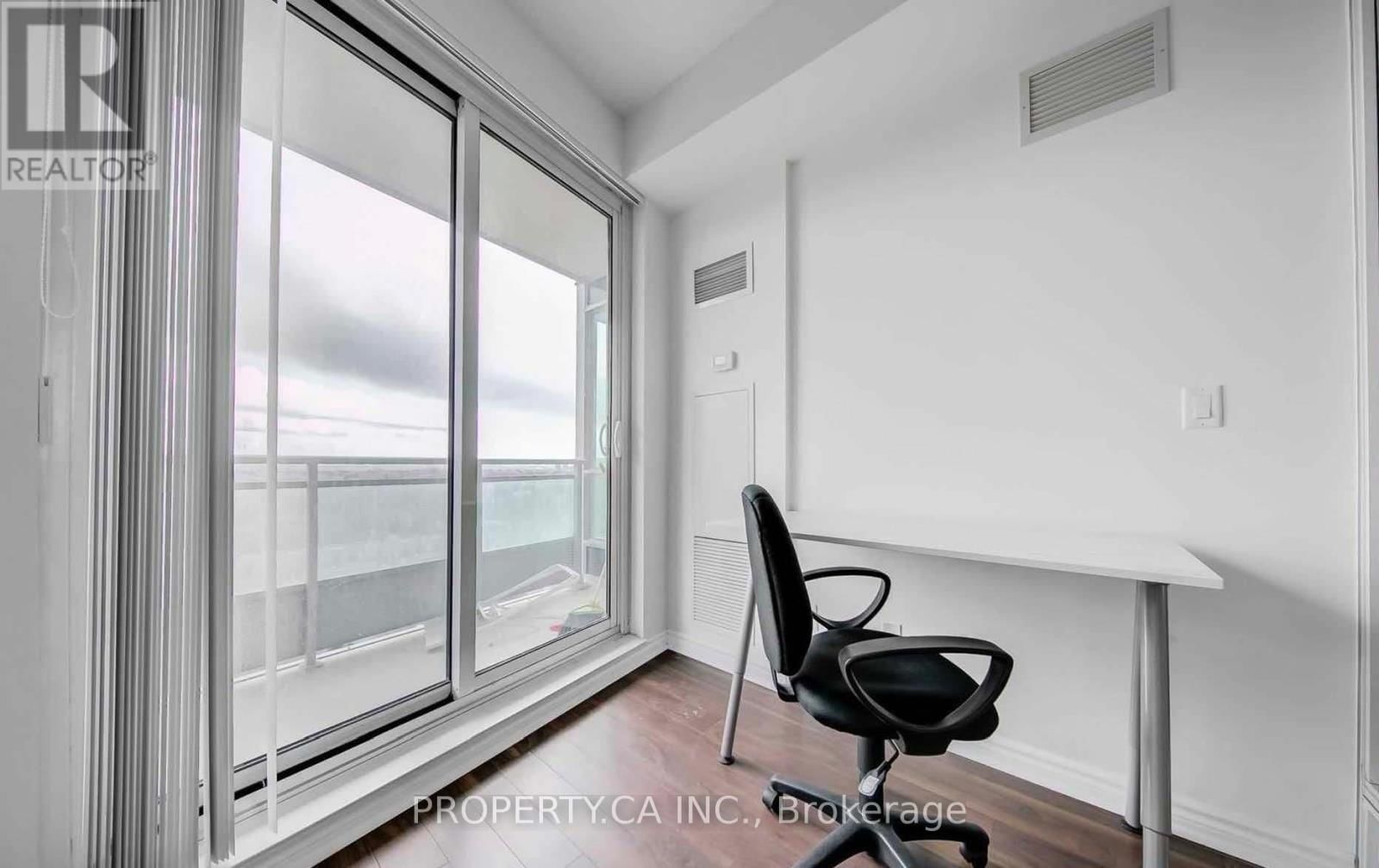 1015 - 18 HOLMES AVENUE Image 12