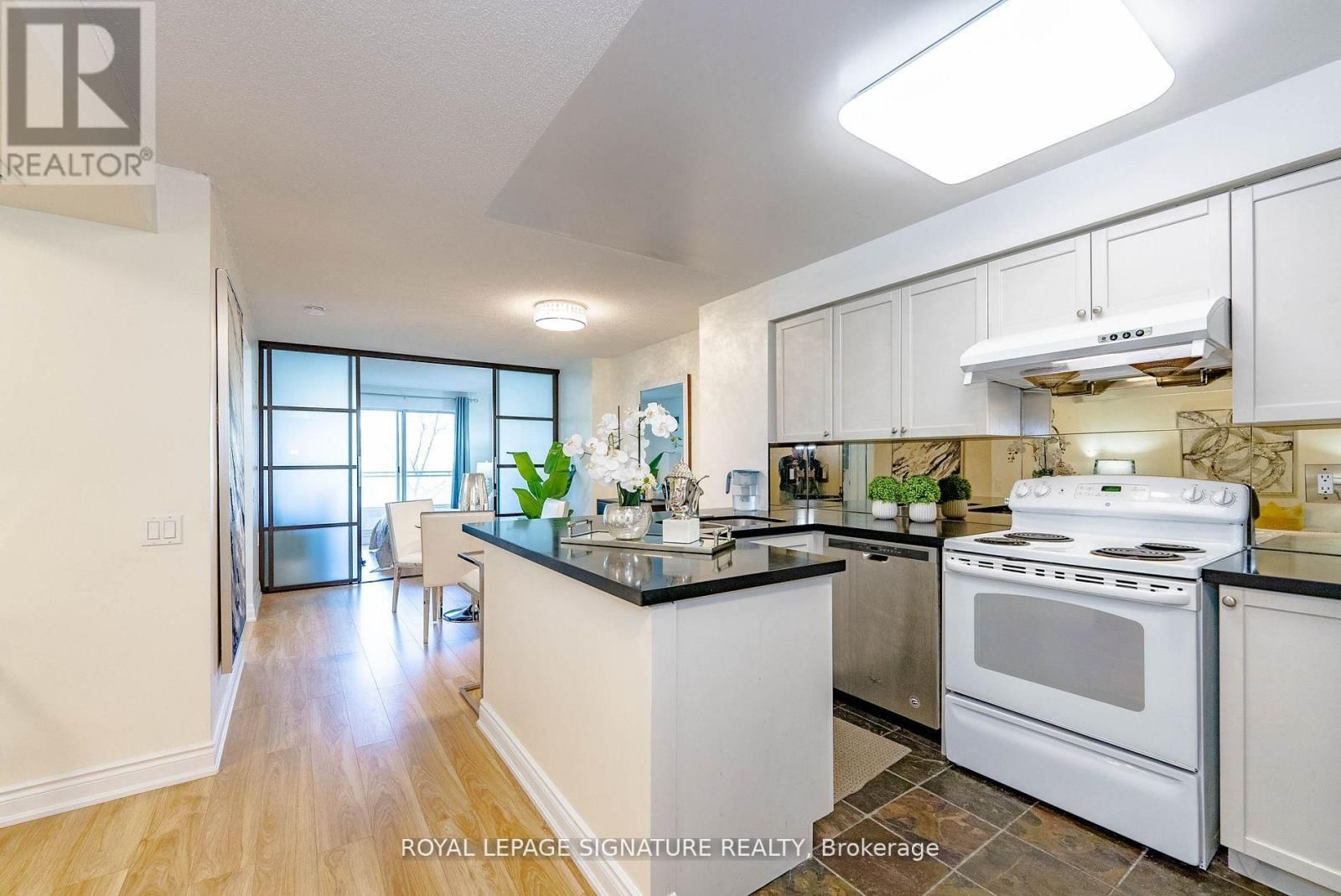 209 - 21 HILLCREST AVENUE Image 18