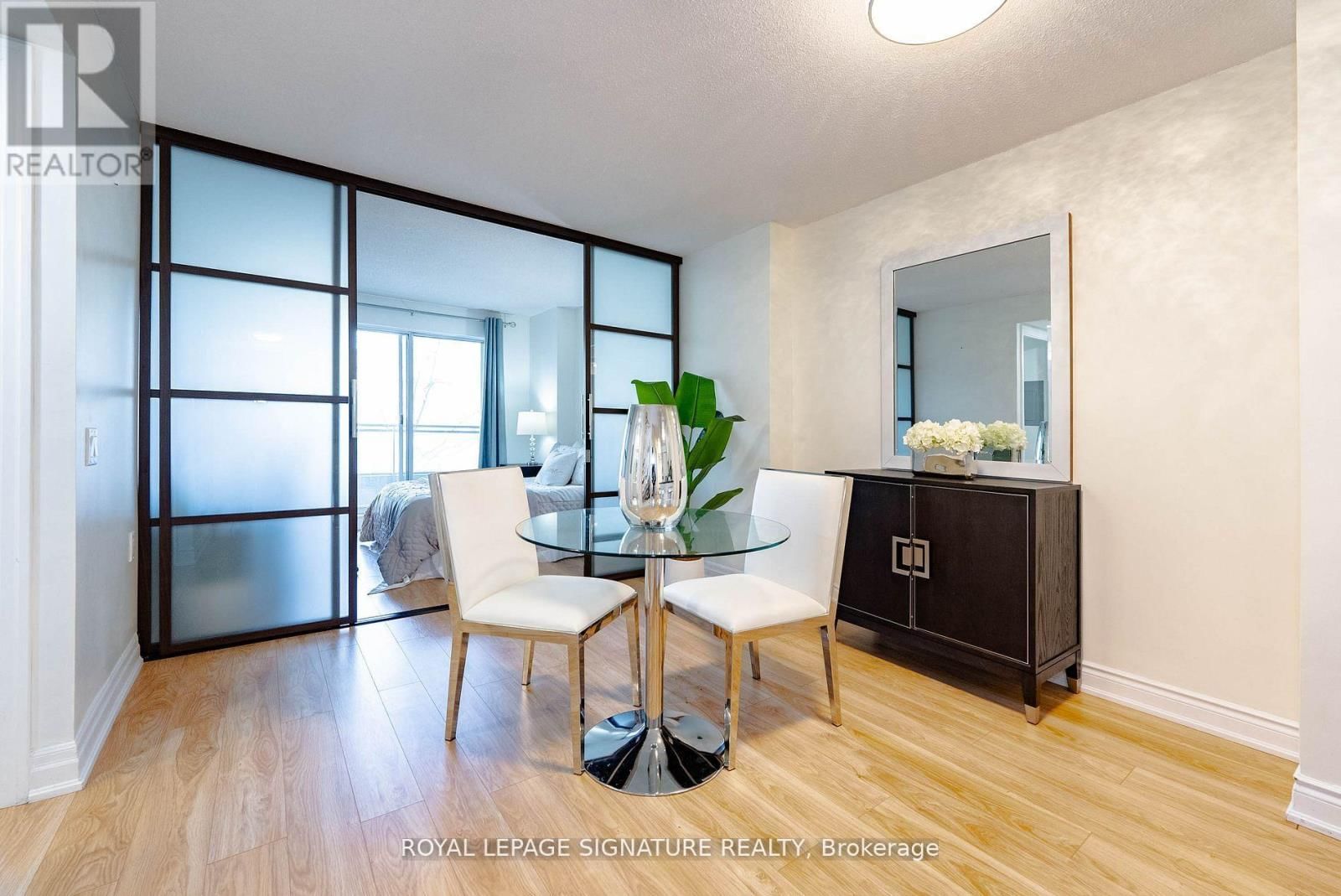 209 - 21 HILLCREST AVENUE Image 4